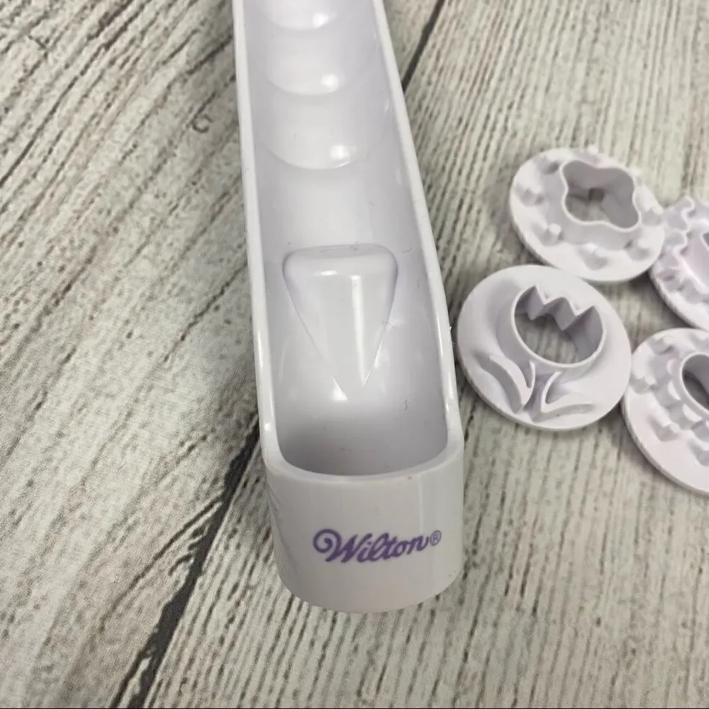 Wilton Fondant cutter & multi shape hand press
